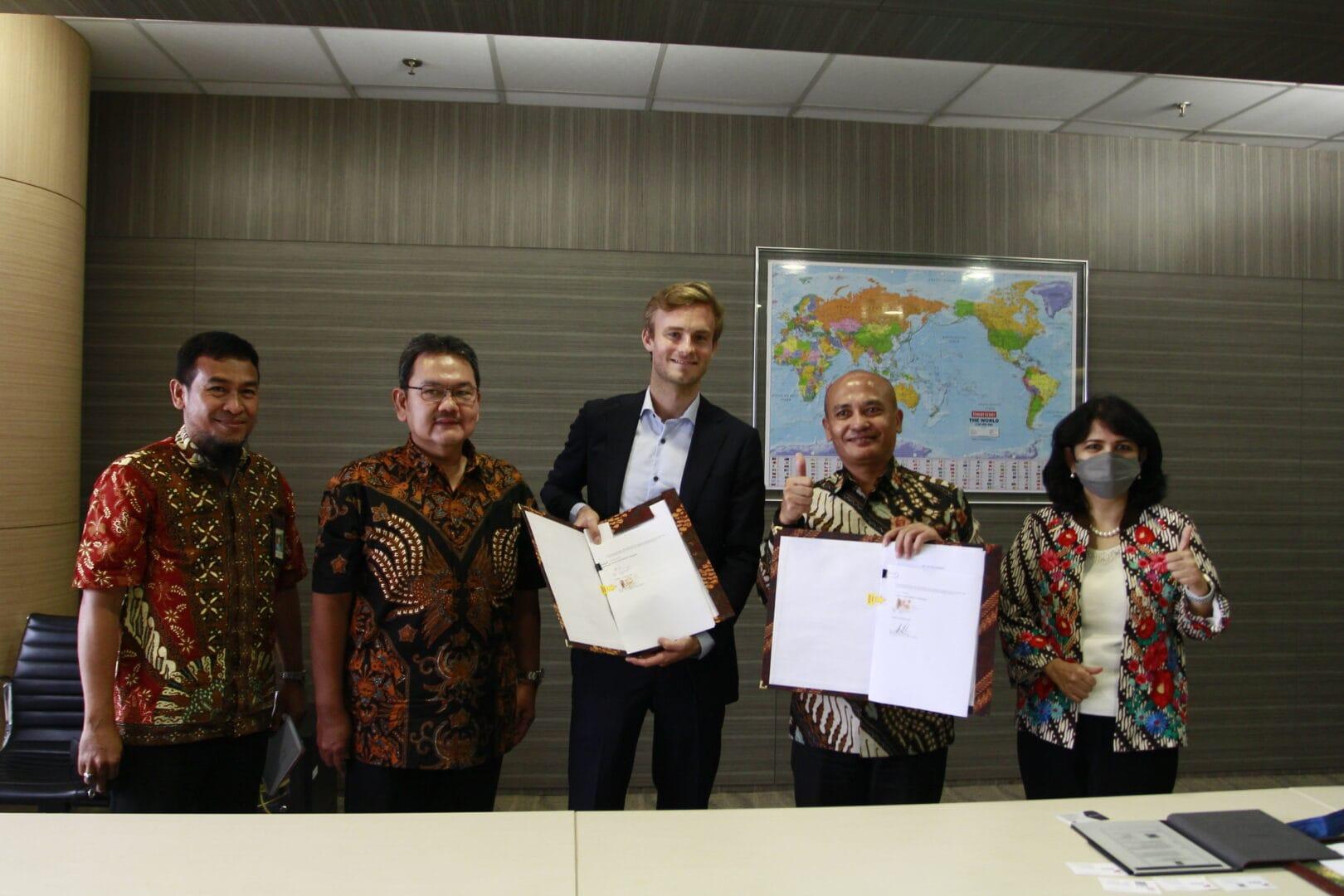 Employees from COBOD and Bakrie celebrating the signing of a joint venture agreement