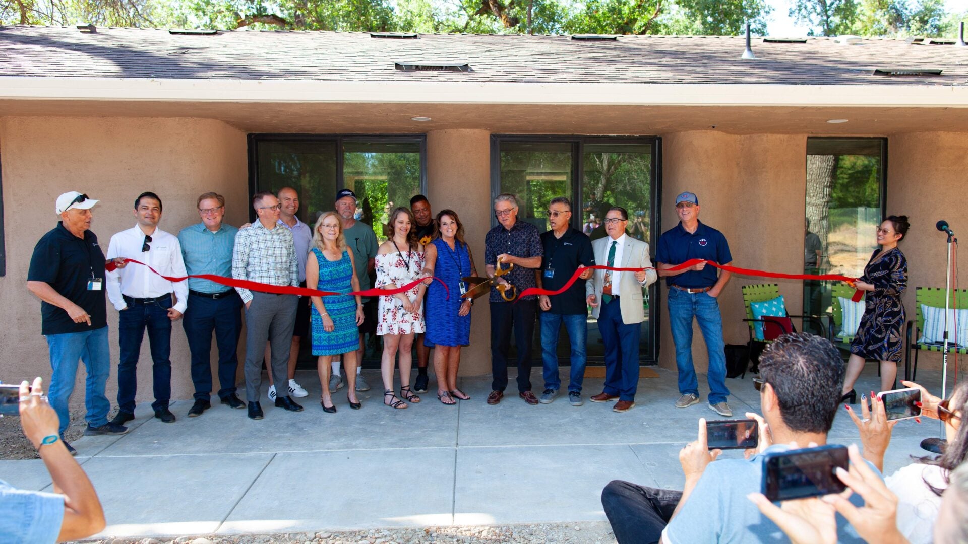 Ribbon cutting at inauguration of California’s first 3D printed house