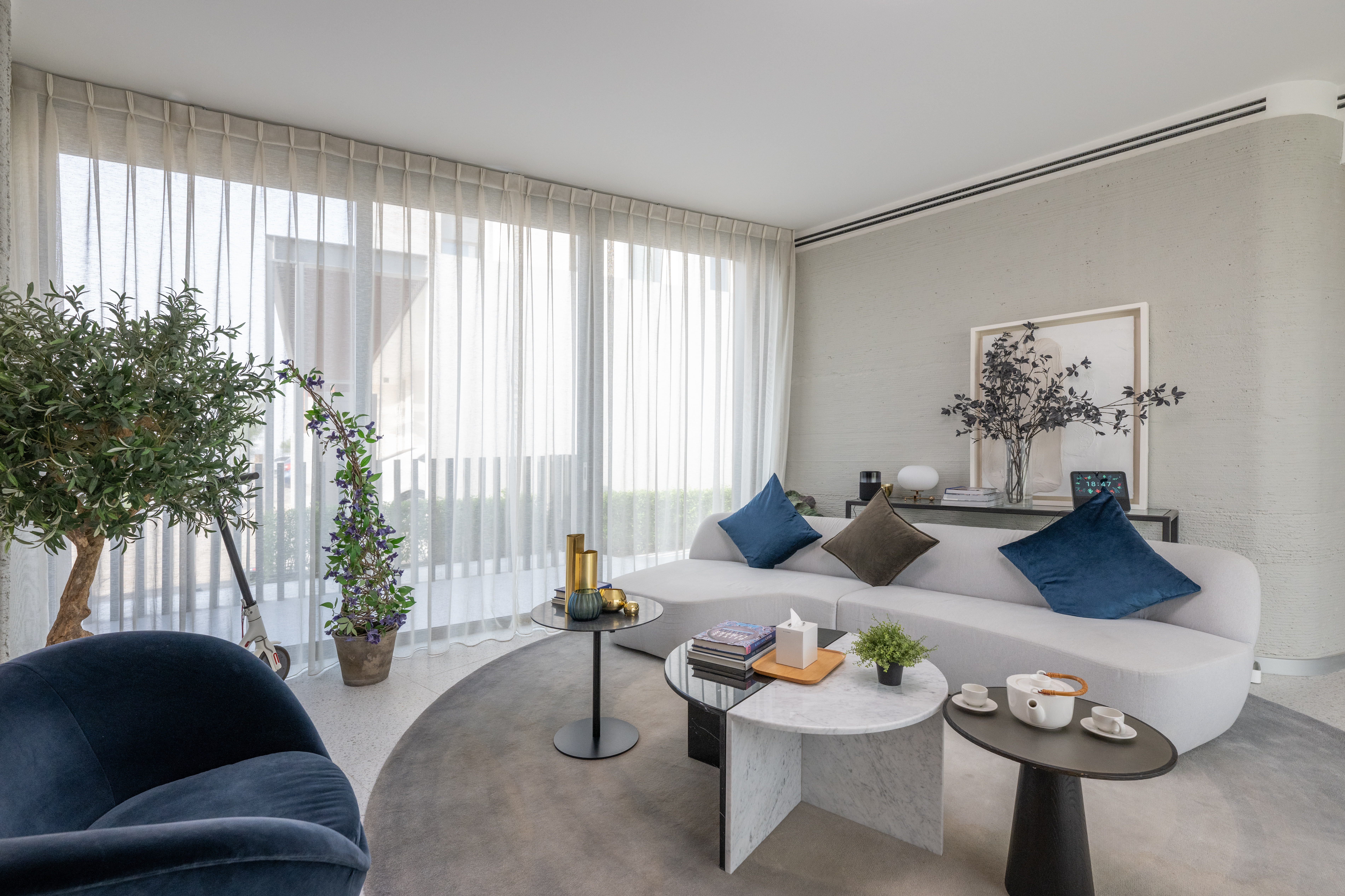 Many of the rooms in Emaar’s stunning 3D printed villa contain floor to ceiling windows.