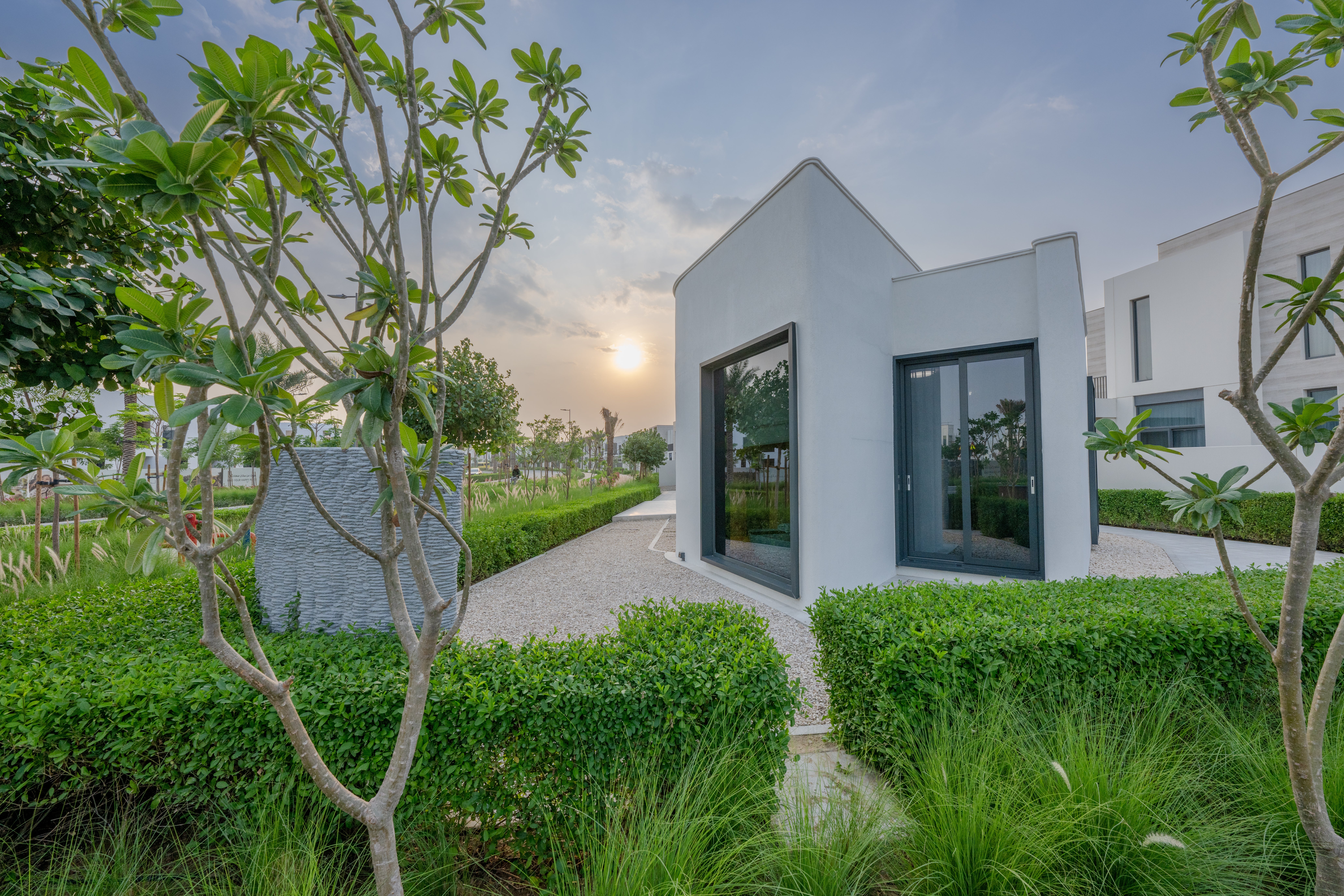 Emaar’s 3D printed villa contains many interesting design features, including the use of curved walls only possible with 3D construction printing