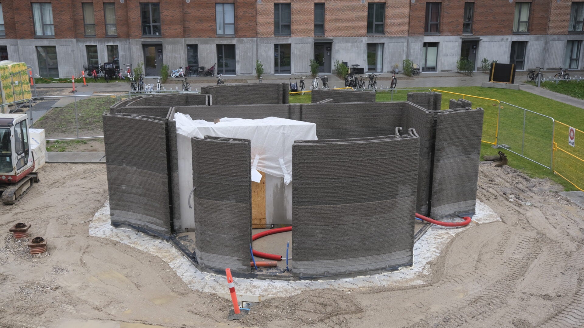 First low CO2 concrete building 3D printed in Copenhagen made by 3DCP Group – a 72 m2 (775 SF) community building.