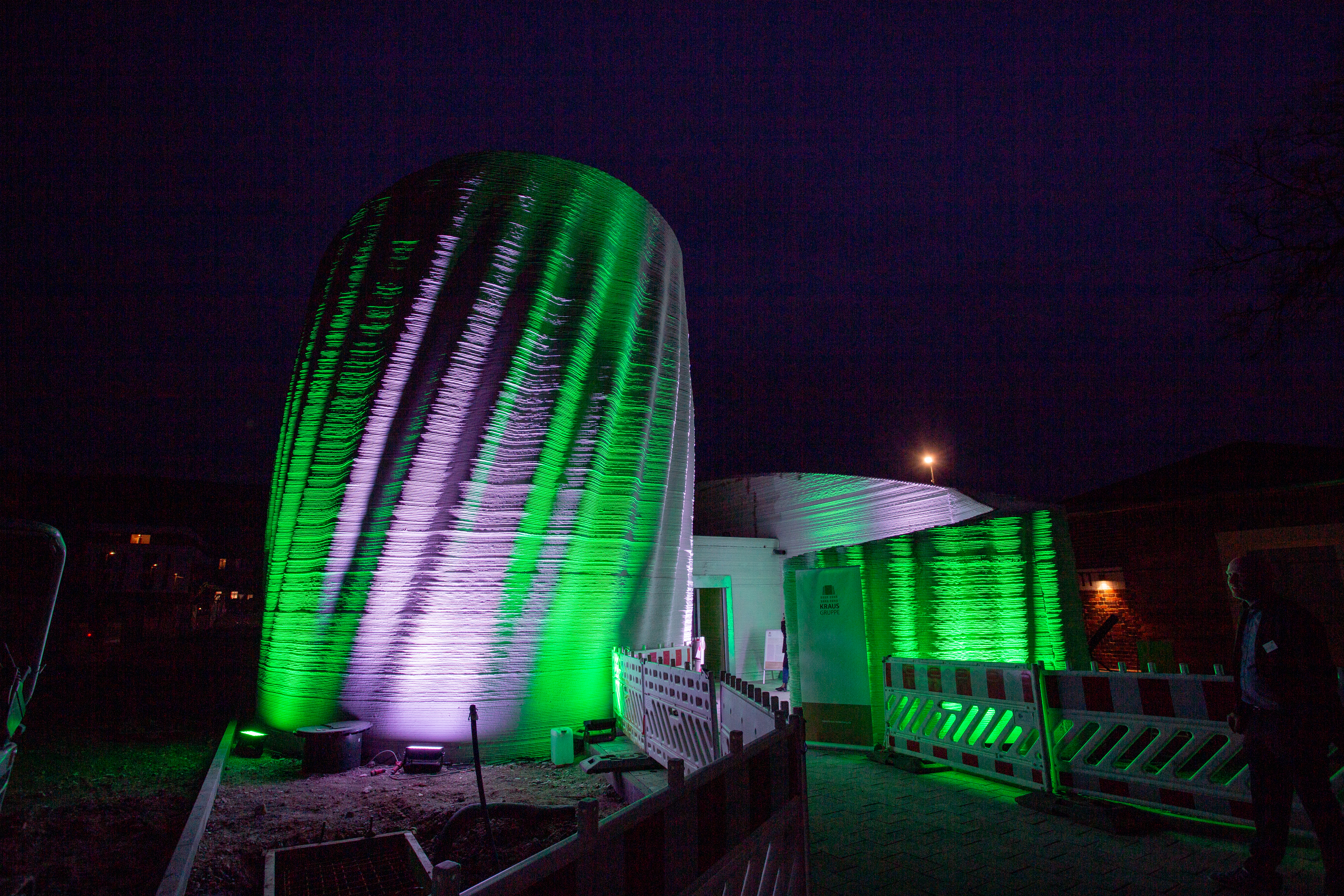 240130-serverhotel-schluesseluebergabe-3